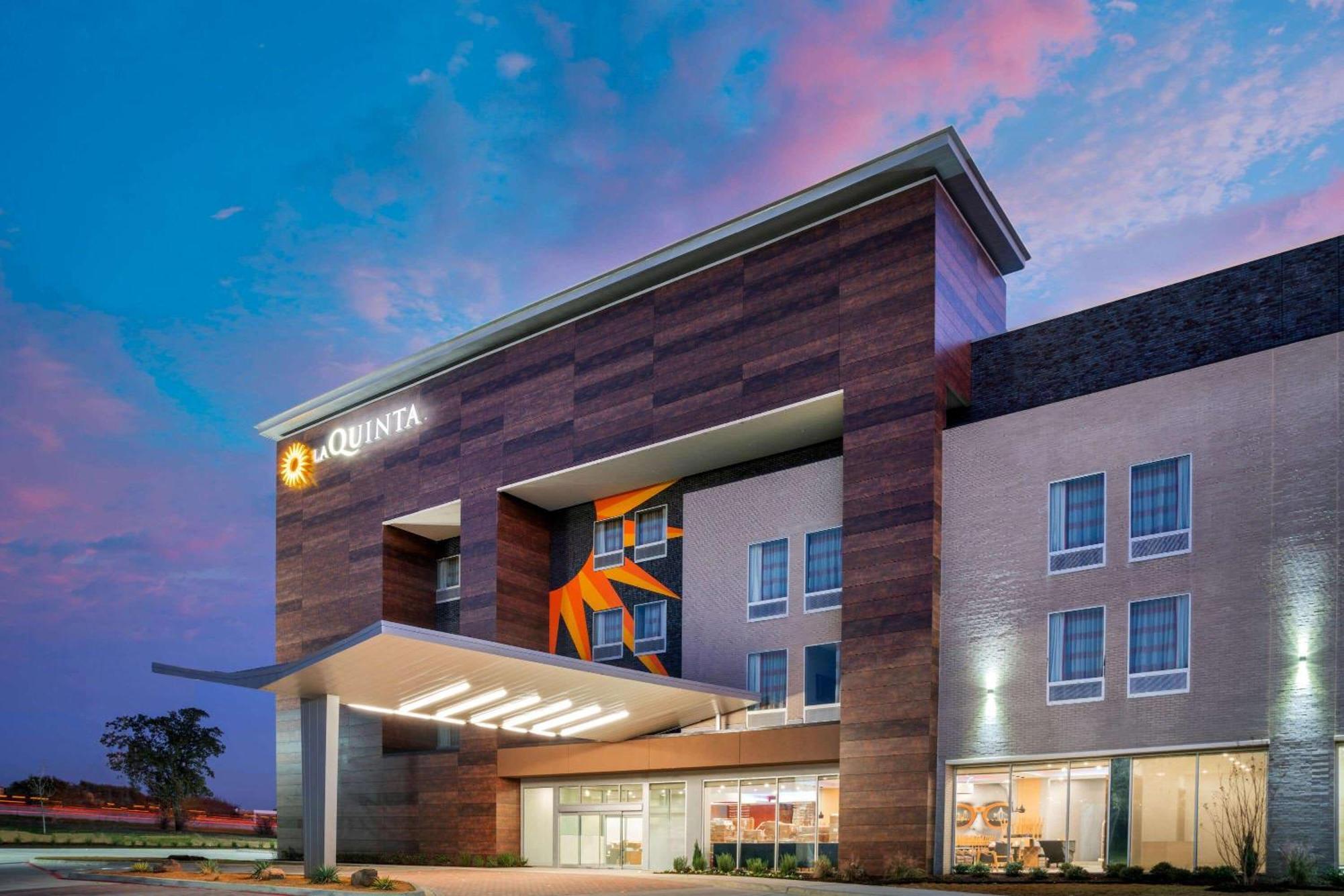 Where to Stay Near Sandy Lake: 4 Business Hotels Compared