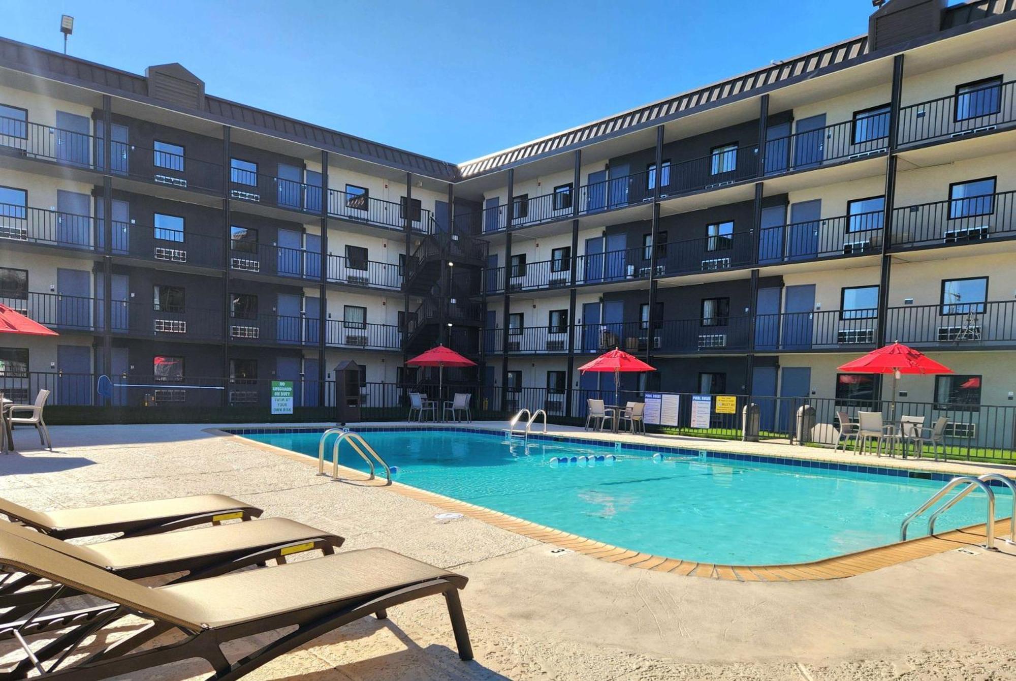 5 Smart Hotels Near Zephyr Field Worth Booking