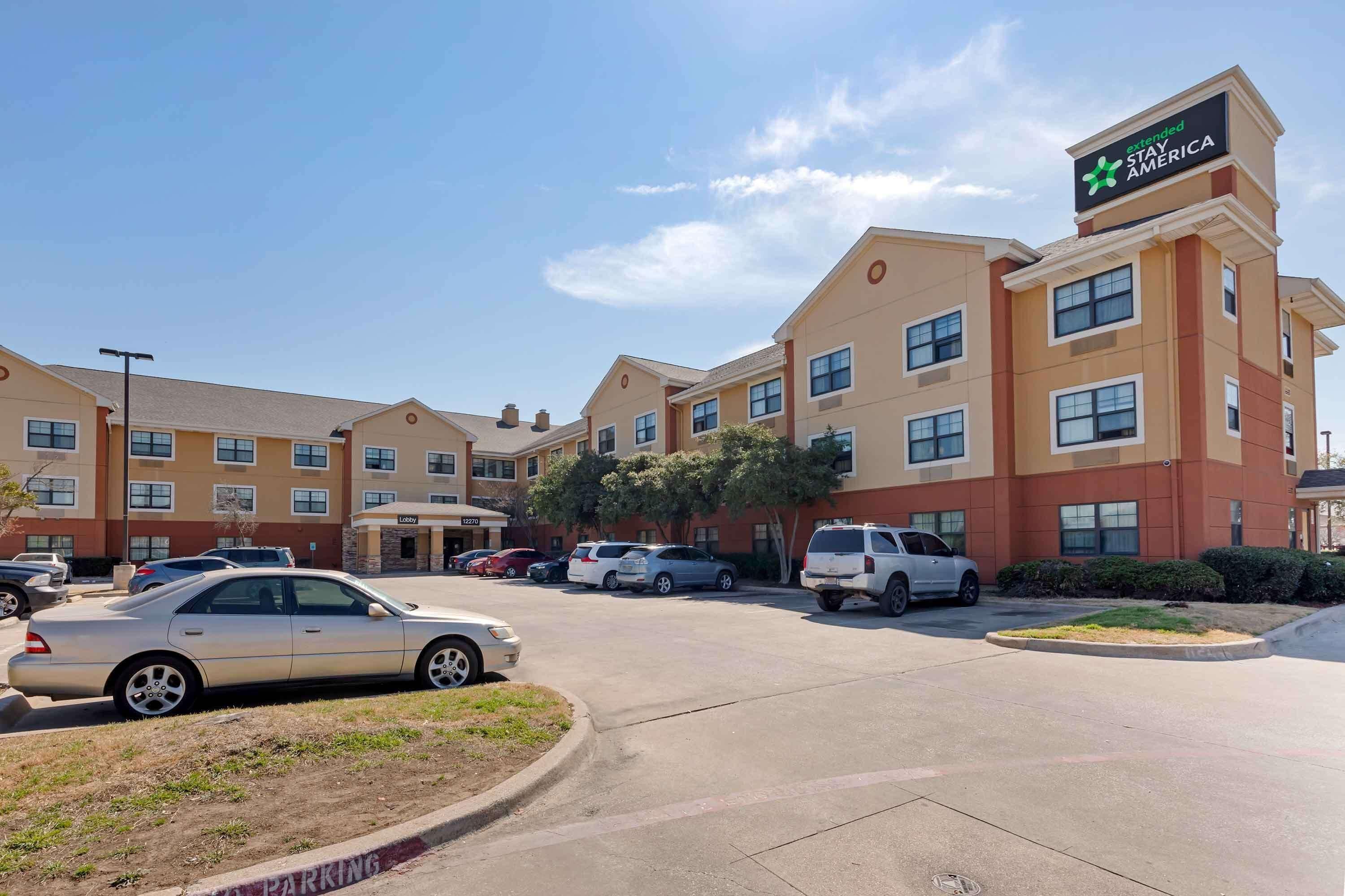 Staying Near Dallas Songwriters Assn: 5 Budget Hotels Compared