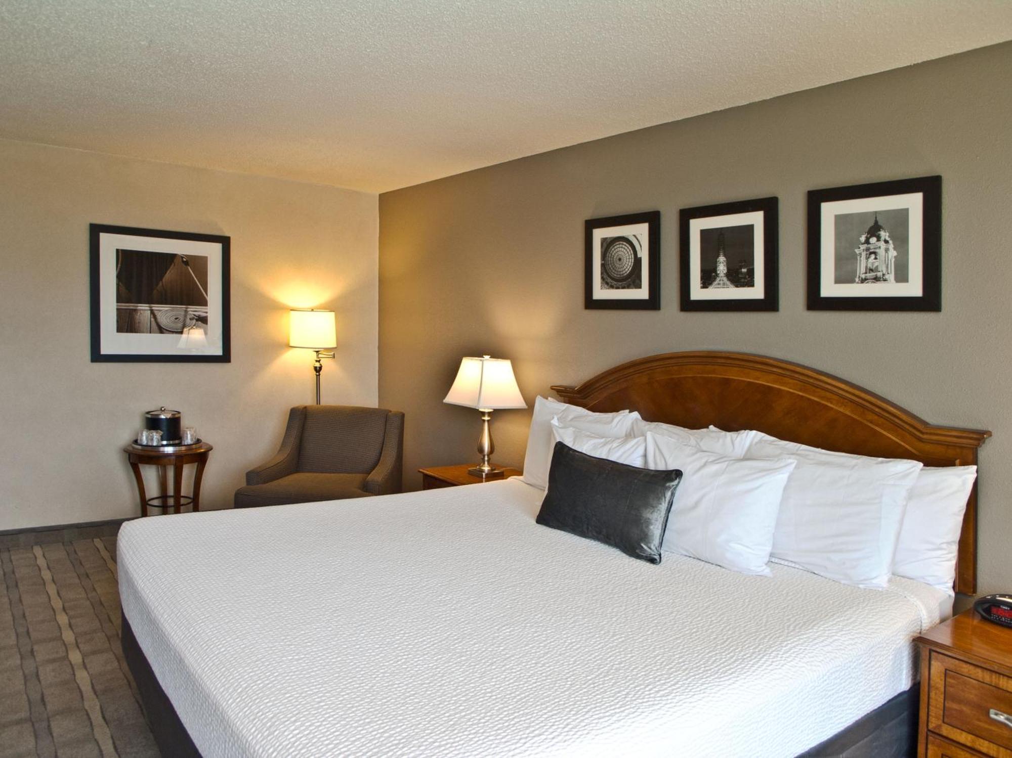 4 Smart Airport Hotels Near Memorial Coliseum to Book