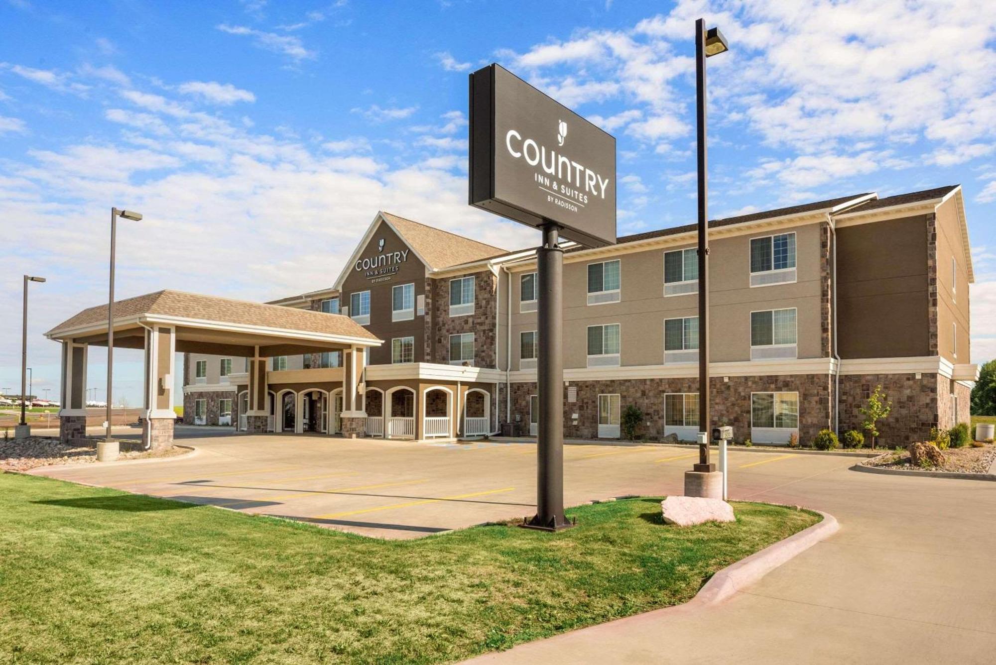 4 Smart Business Hotels Near All Seasons Arena Worth Booking