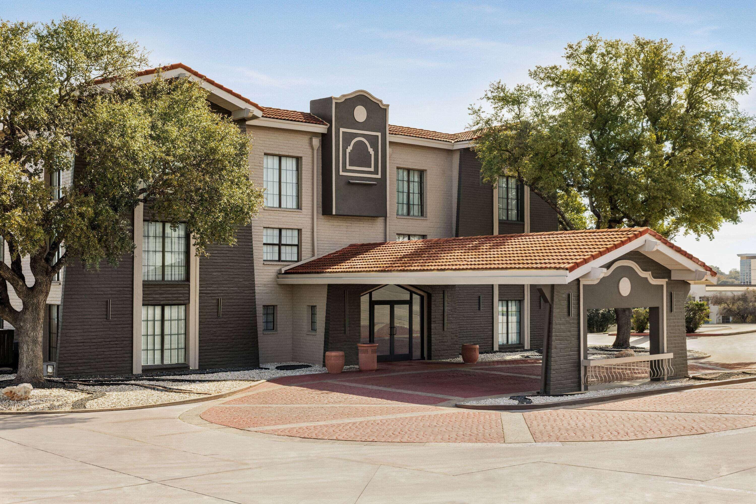 7 Two-Star Hotels in San Antonio That Deliver Real Value