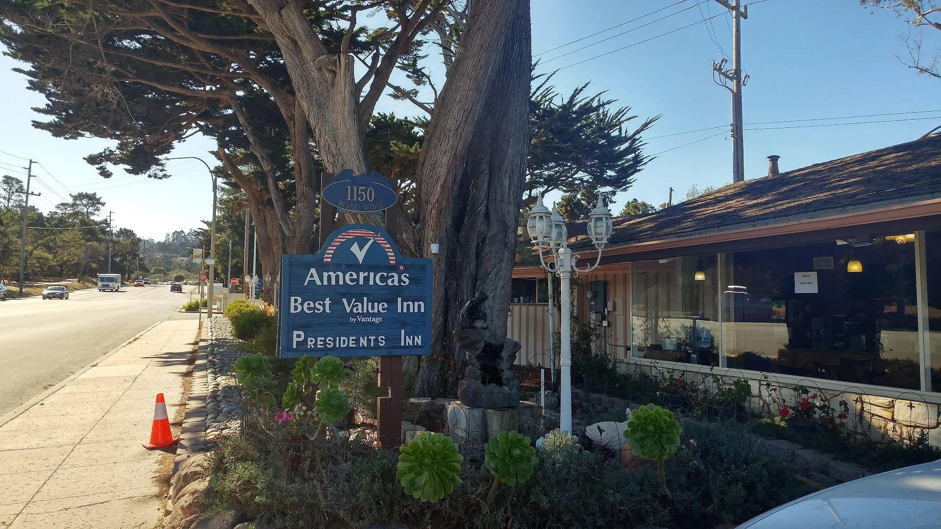 Where to Stay on Munras Avenue: 5 Best 2-Star Hotels