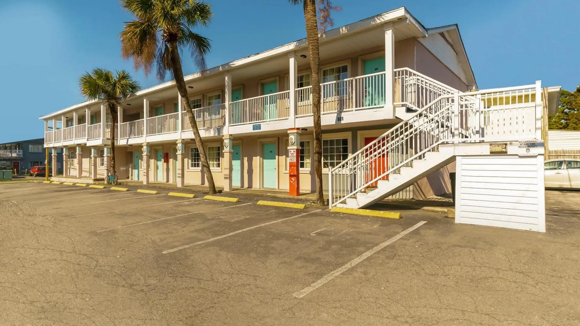 10 Airport-Friendly Hotels Close to Motion Master Moving Theatre