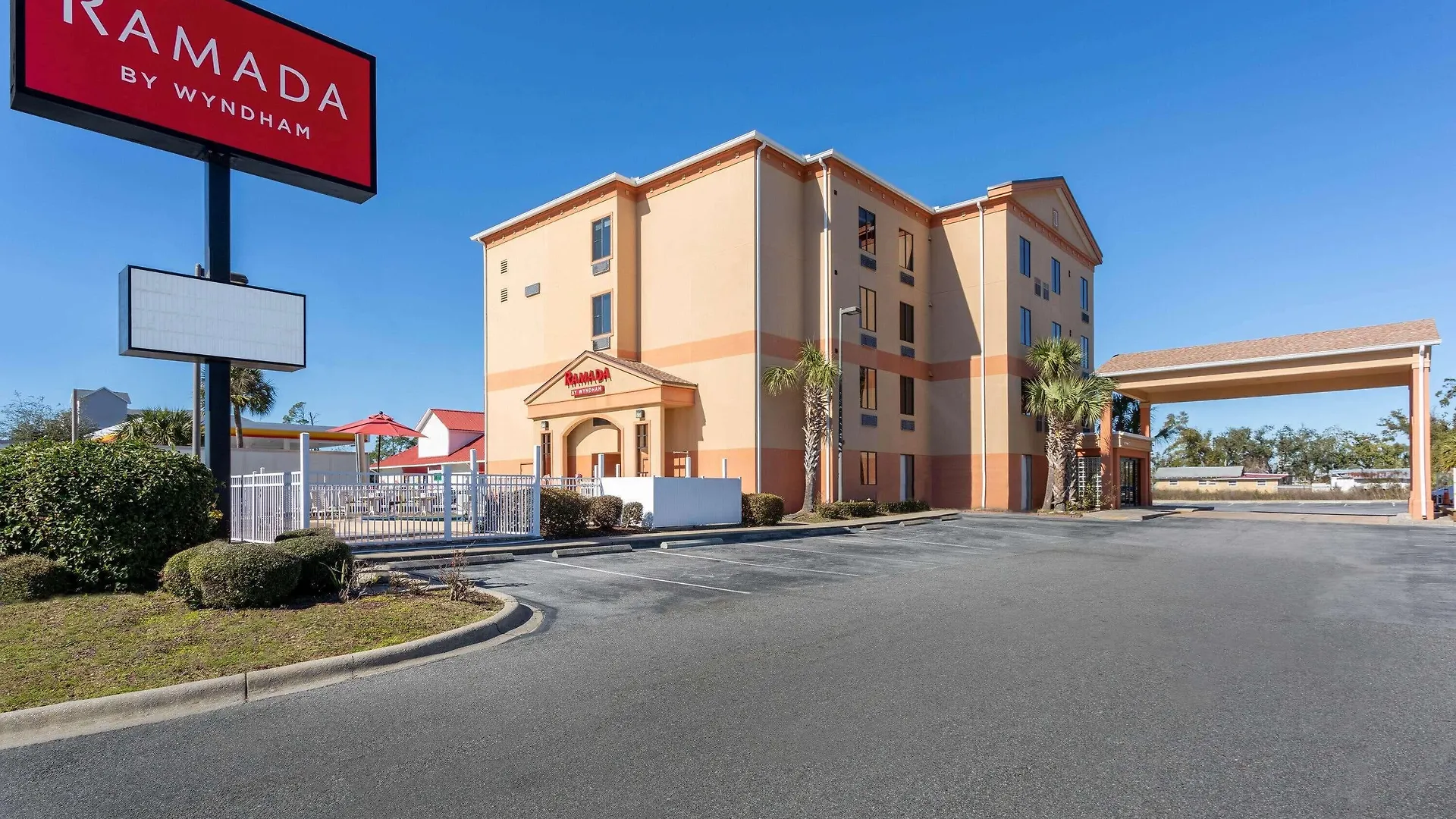 6 Smart Beach Hotels Near Truesdell Park Worth Booking