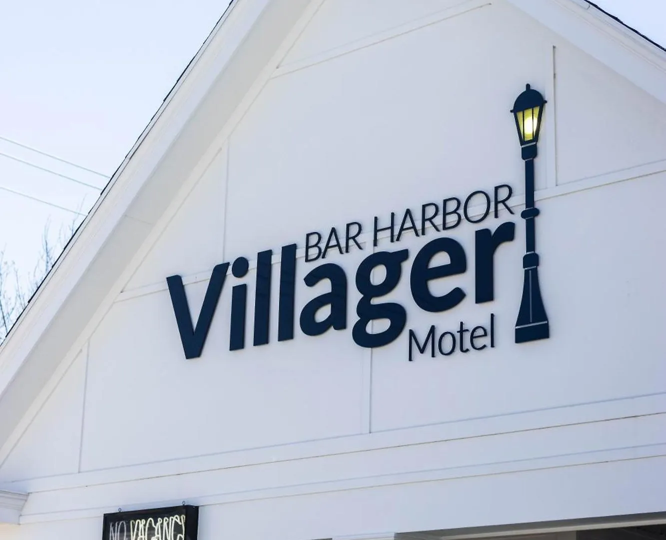 Staying Near Agamont Park: 6 Budget Hotels Compared