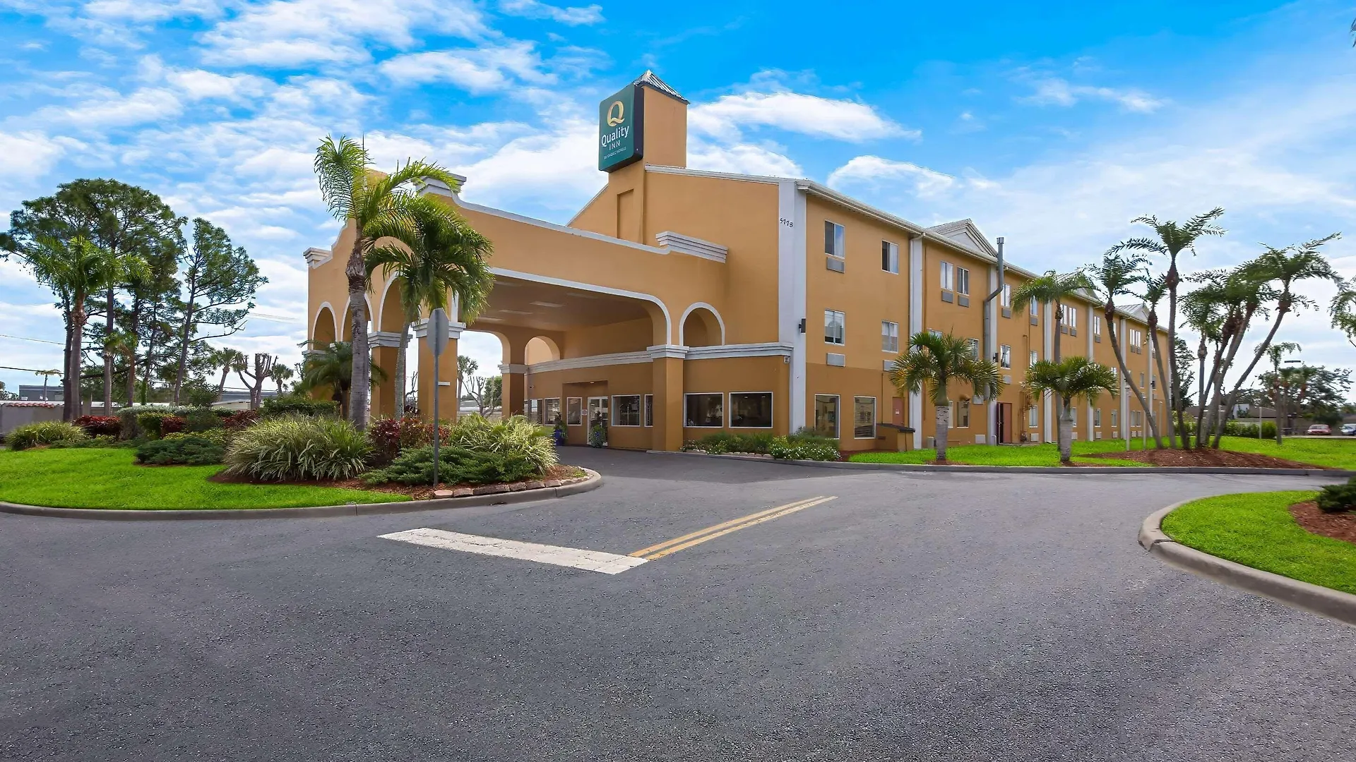 Where to Stay Near Bee Ridge Park: 4 Budget Hotels Compared
