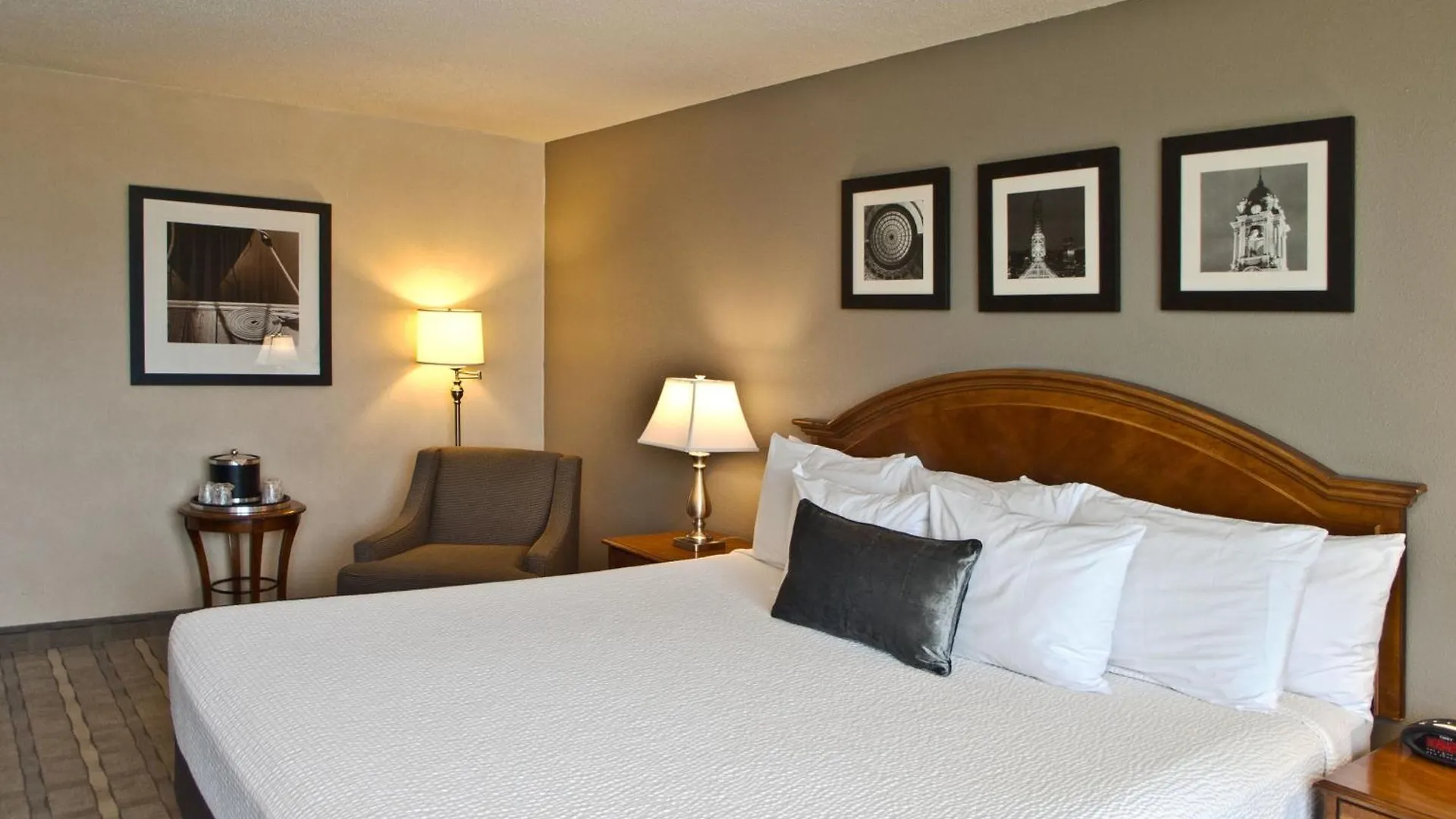 4 Smart Airport Hotels Near Memorial Coliseum to Book