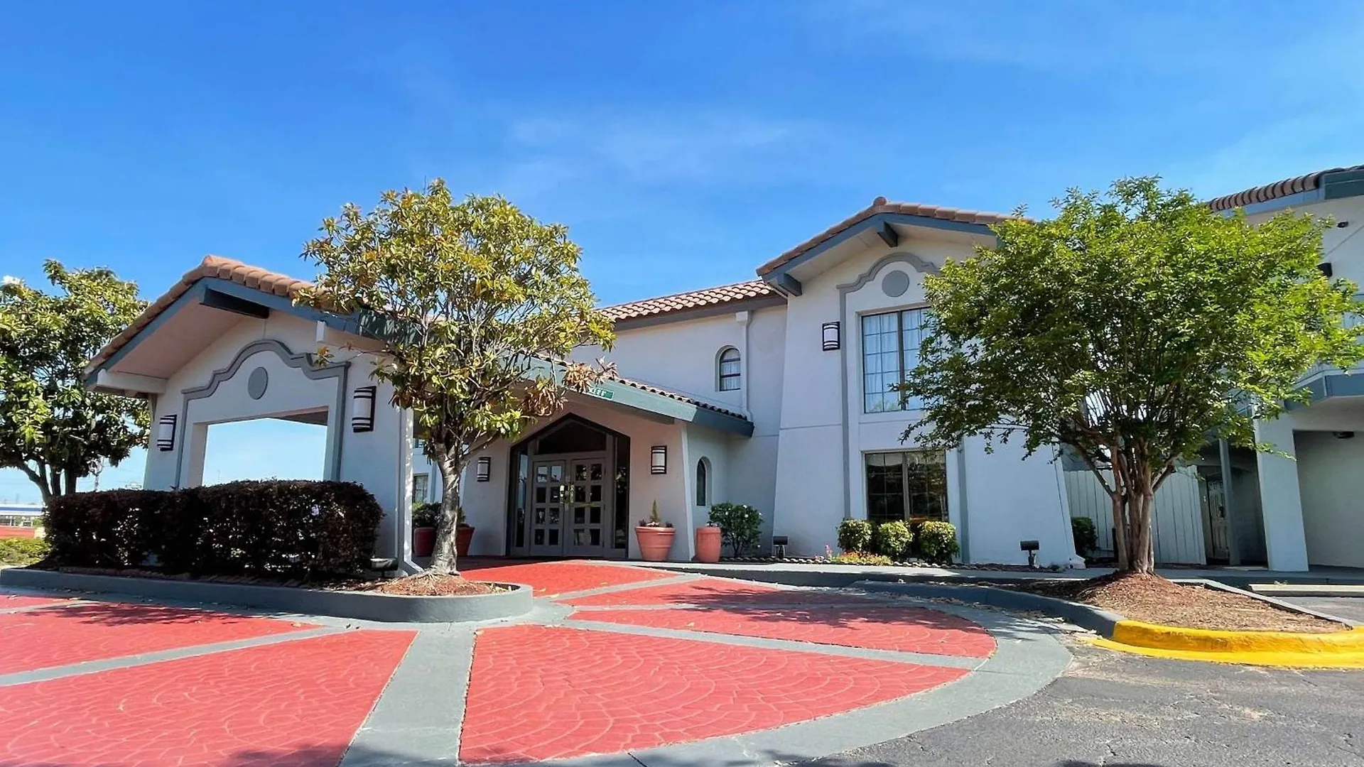 Where to Stay Near Children's Hands-On Museum: 4 Budget Hotels