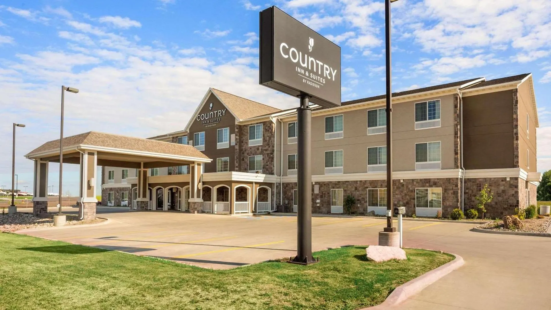 4 Smart Business Hotels Near All Seasons Arena Worth Booking