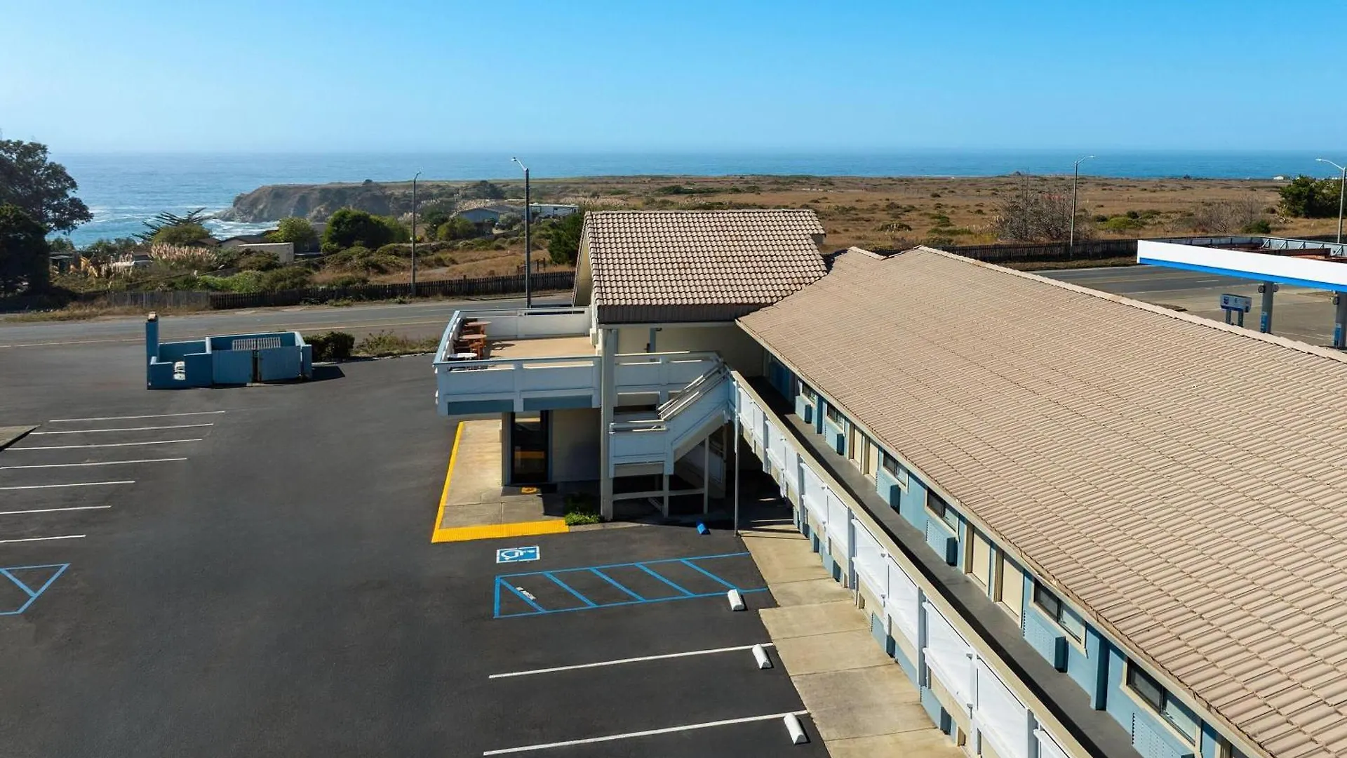 4 Budget Hotels Near Sea Glass Museum That Deliver Real Value