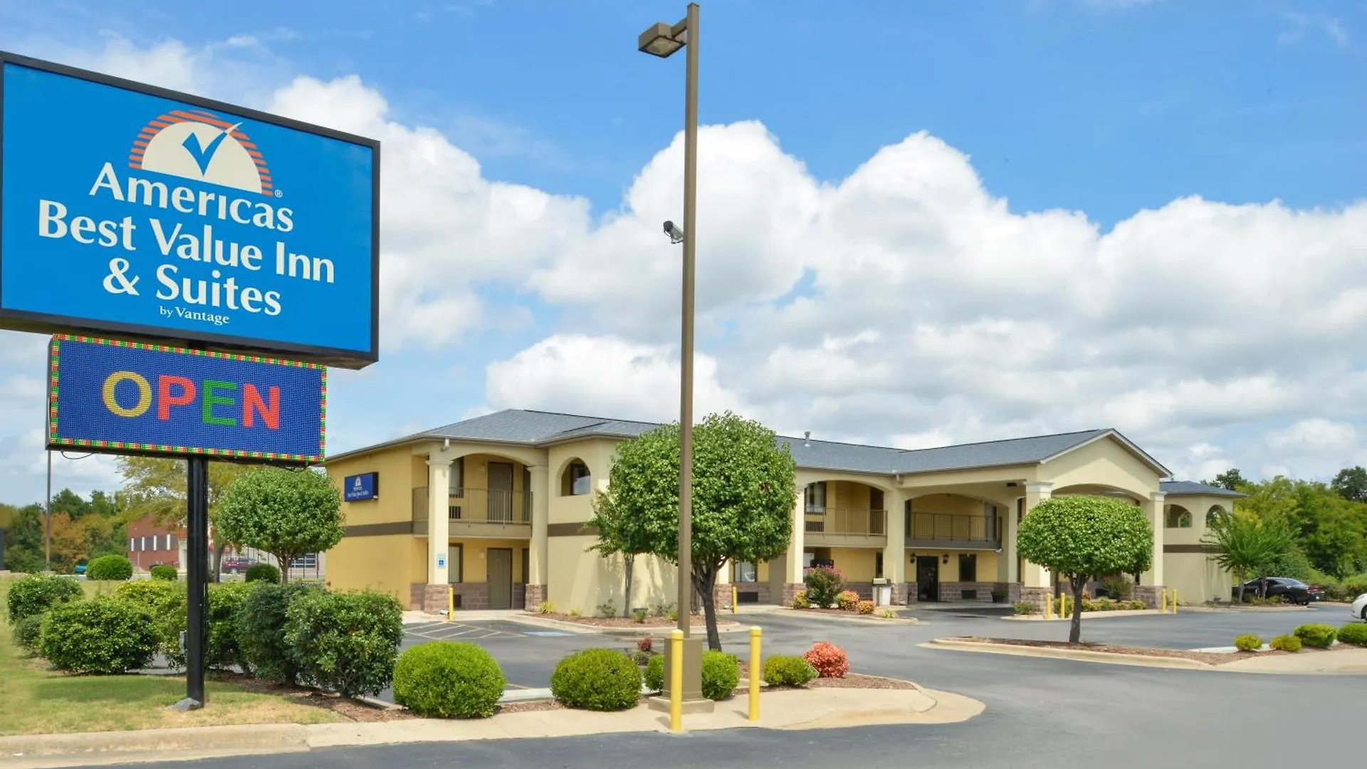 5 Budget Hotels Near Arkansas Heart Hospital for Smart Stays