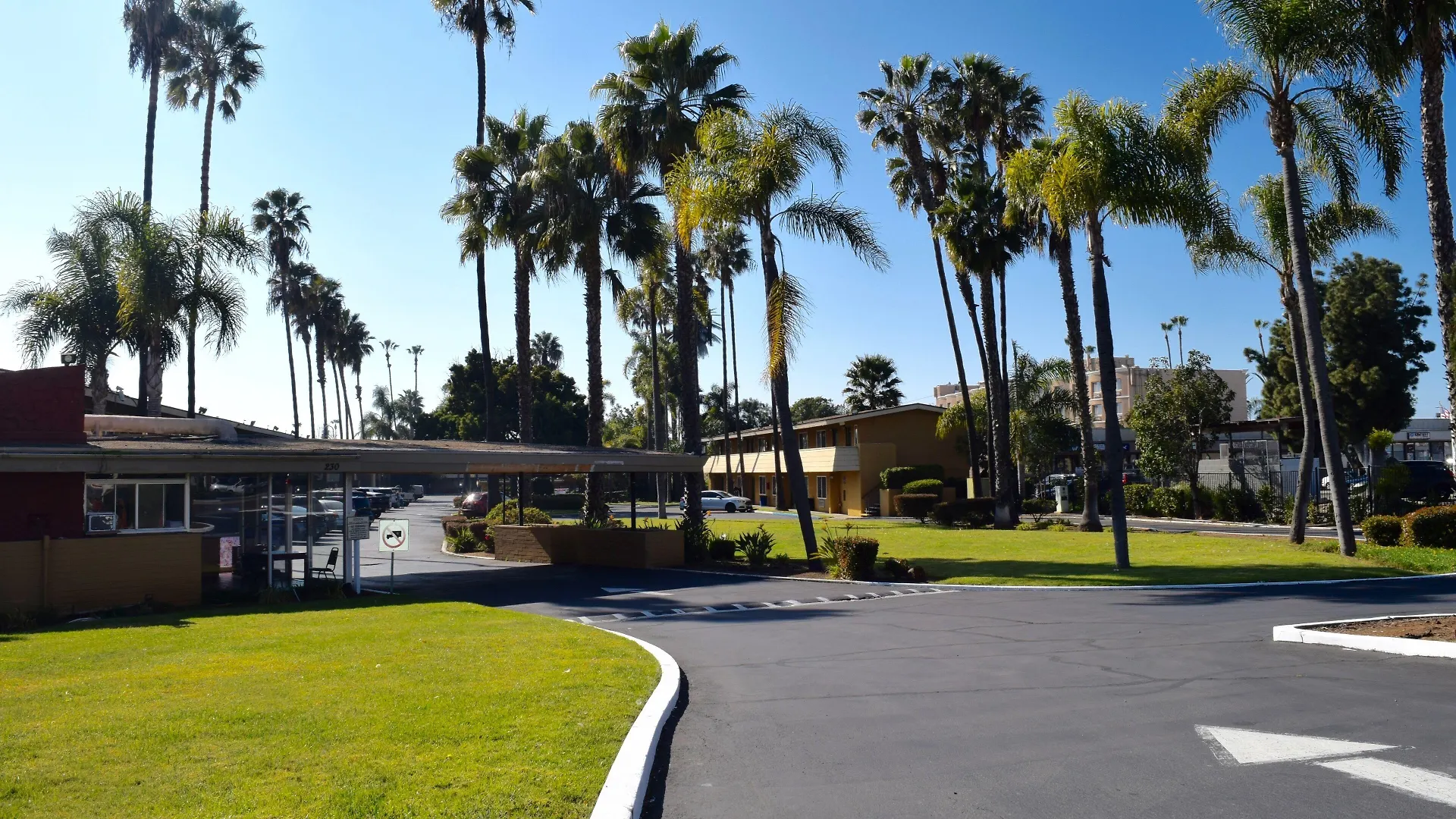 4 Budget Hotels Close to El Toyon Park Worth Booking