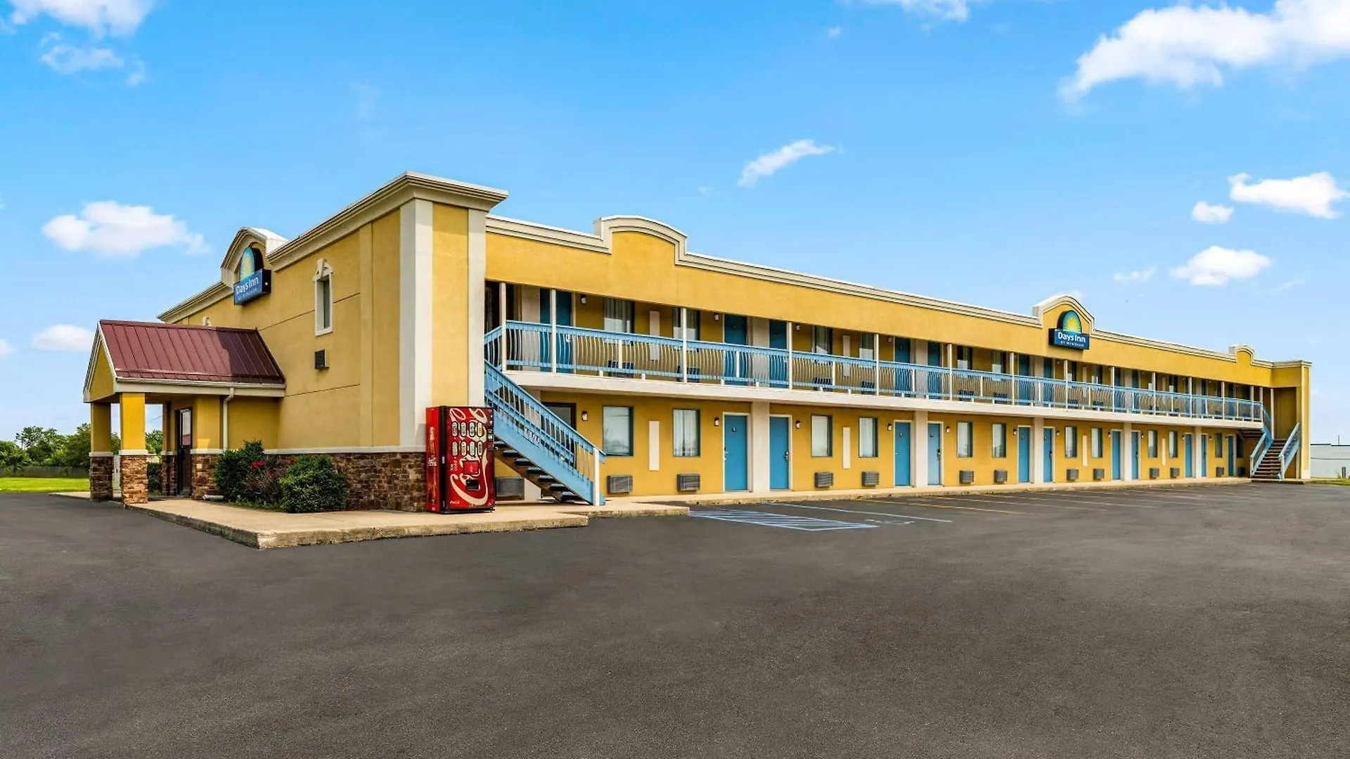4 Budget Hotels Near Ceruti's Banquet Fac Worth Booking