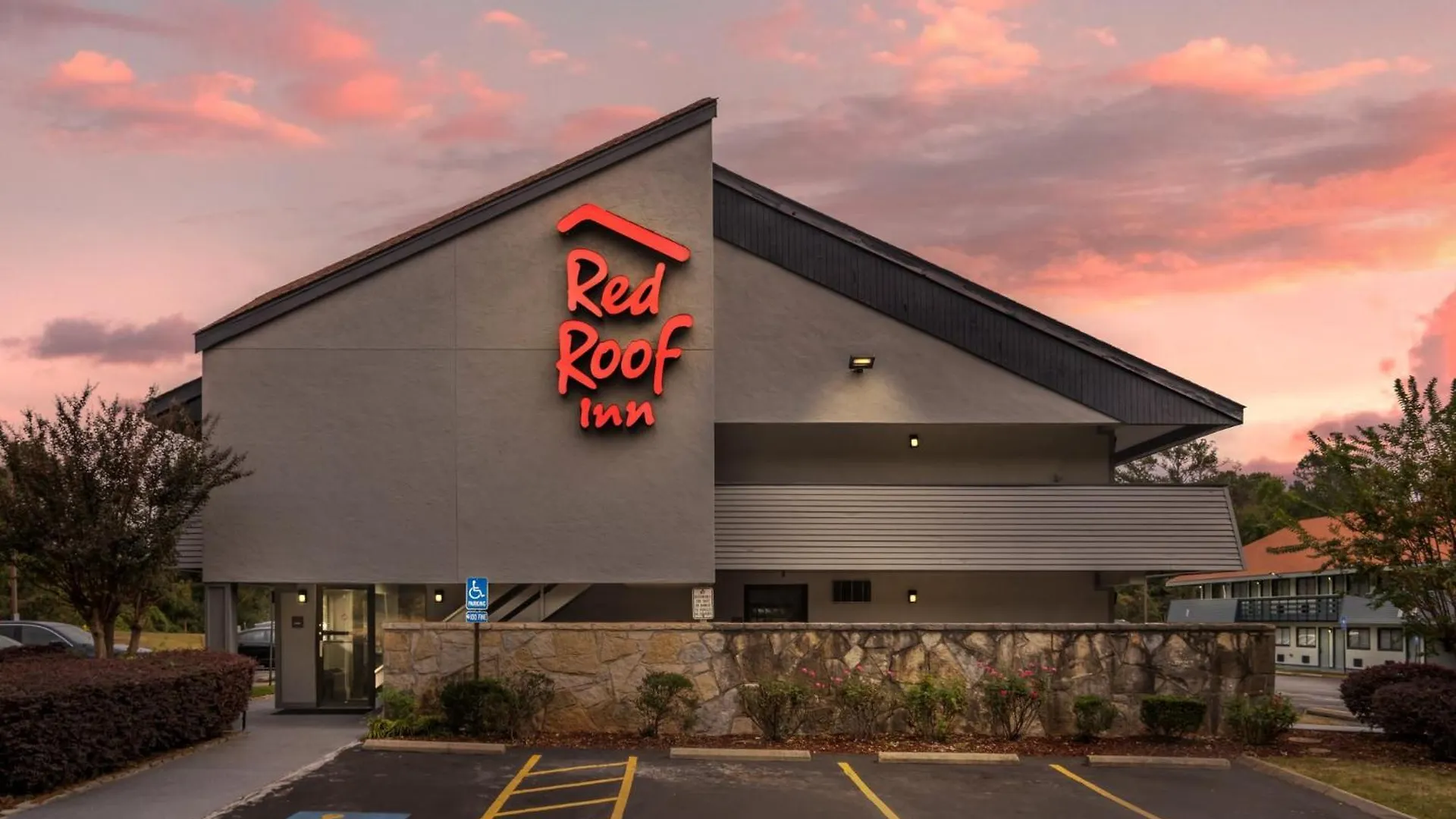 4 Affordable Hotels Close to Greenville's Family Fun Park